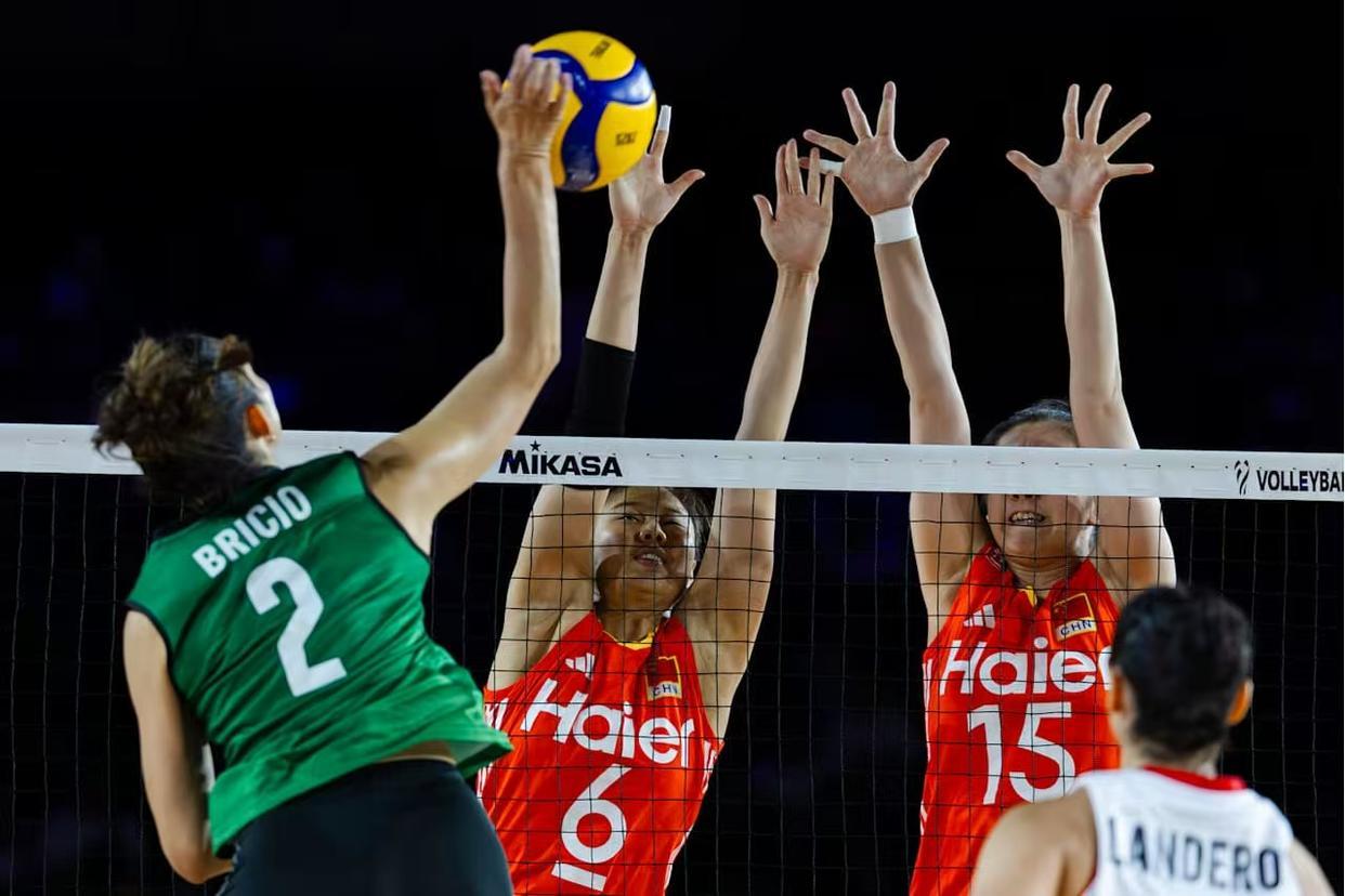 世锦赛开门红！中国女排首胜背后的意外与坚定